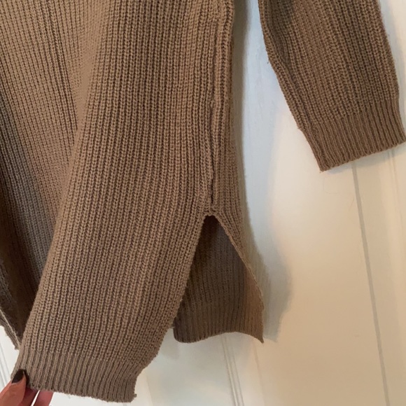 Long knit sweater with Criss cross on back and wide shoulders - Picture 3 of 4